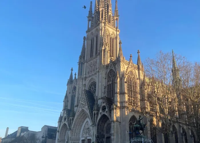 Rent Big With Breakfast Free In Old 3* نانسي